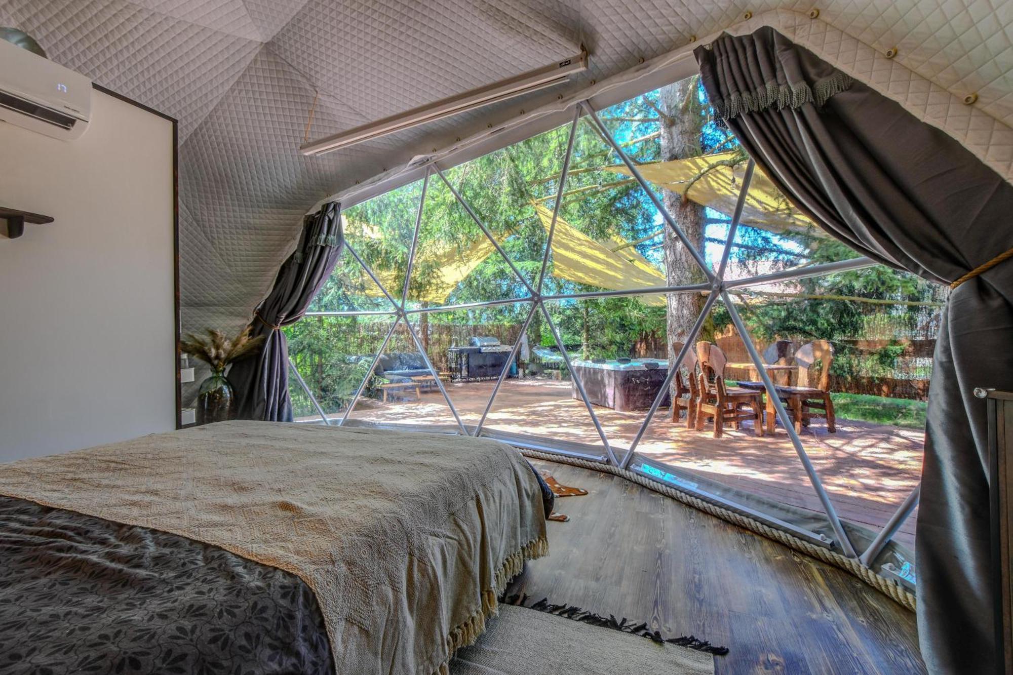 Hotel Tiche Misto Glamping Slapy  Zewnętrze zdjęcie